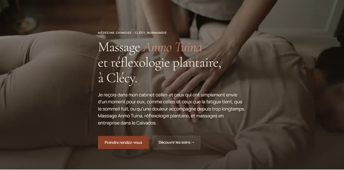 Hero — vidéo macro, mains qui travaillent le dos